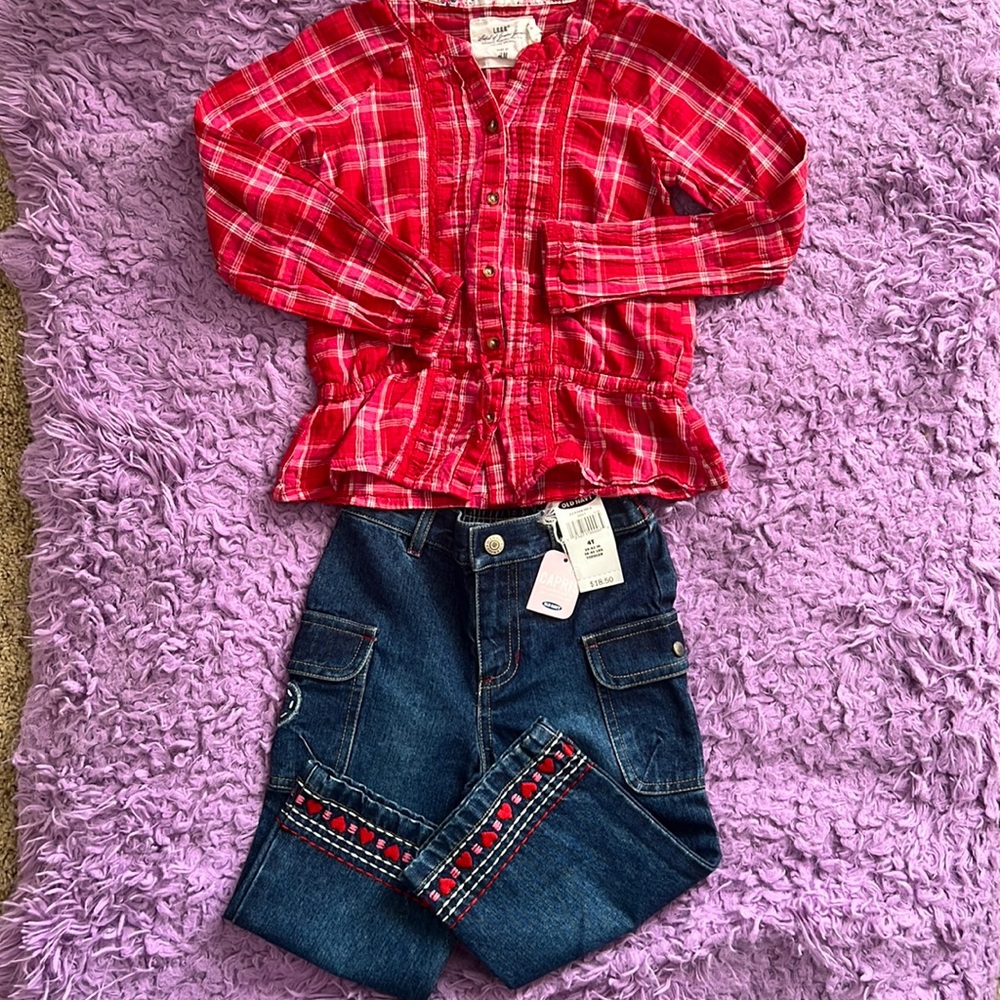 Girls 4T Red and pink outfit!